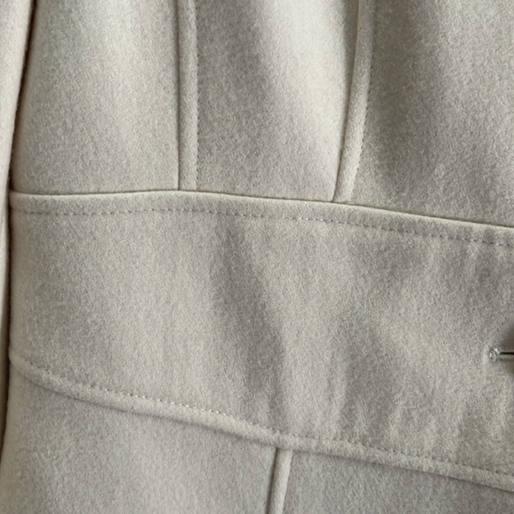 NWOT Women’s Ivory Peacoat (US M) - Picture 6 of 10